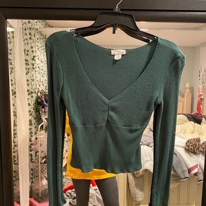 Green cropped long sleeve!!